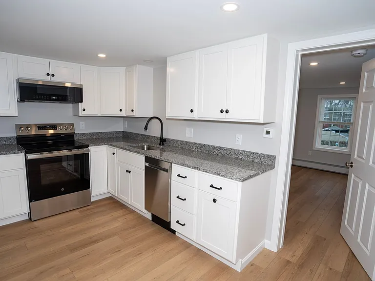 29 Pleasant Street — Photo 14