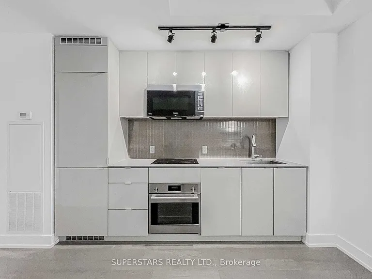 7 Grenville St #911 — Photo 3