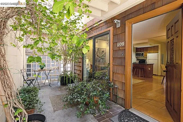 70 Yosemite Ave
