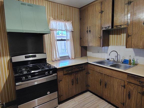 4th image of 3717 Savannah Ave