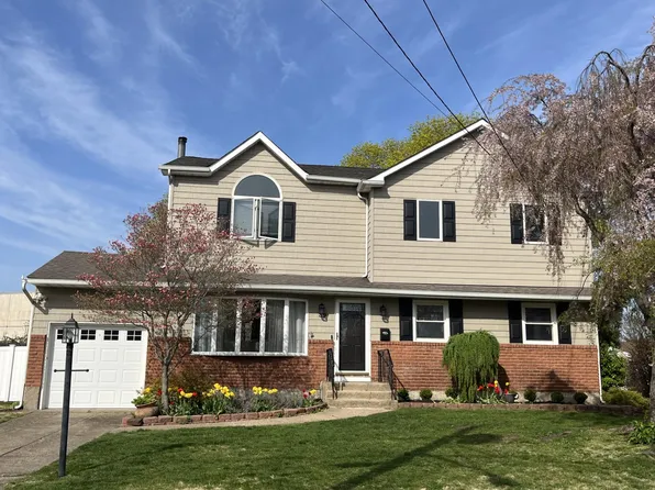 39 Rosella Court, West Babylon, NY 11704