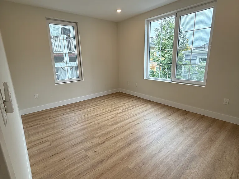 476 Warren St #204 — Photo 10