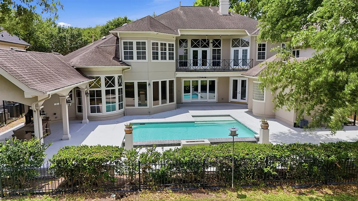 Building Photo - 3315 Riviera Dr