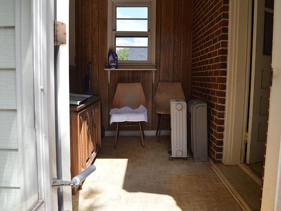 5th image of 440 Orchard Ave
