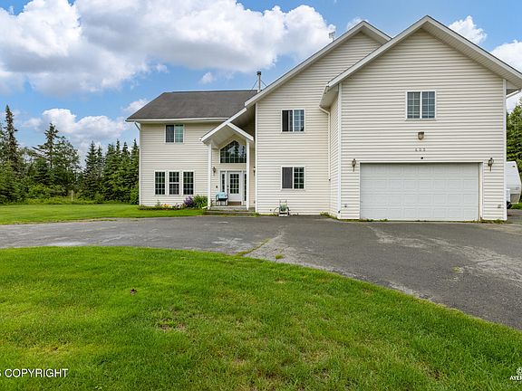 4th image of 403 Highbush Ln