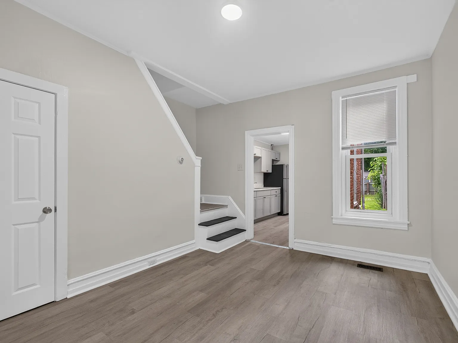 3 bed, 1081 sqft, $1,900 — Photo 4