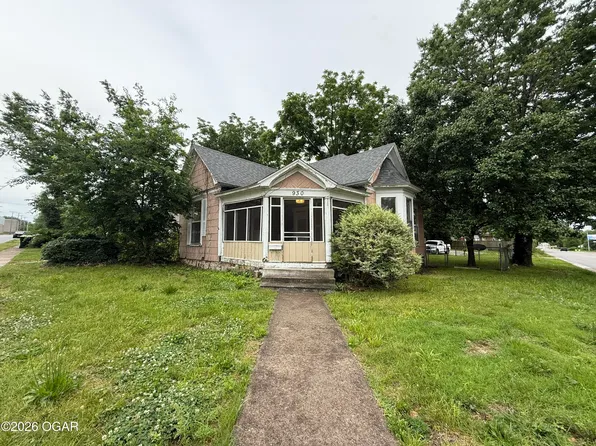 930 W 1st St, Webb City, MO 64870