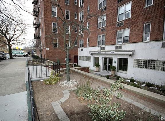 2nd image of 610 Waring Ave APT 3R