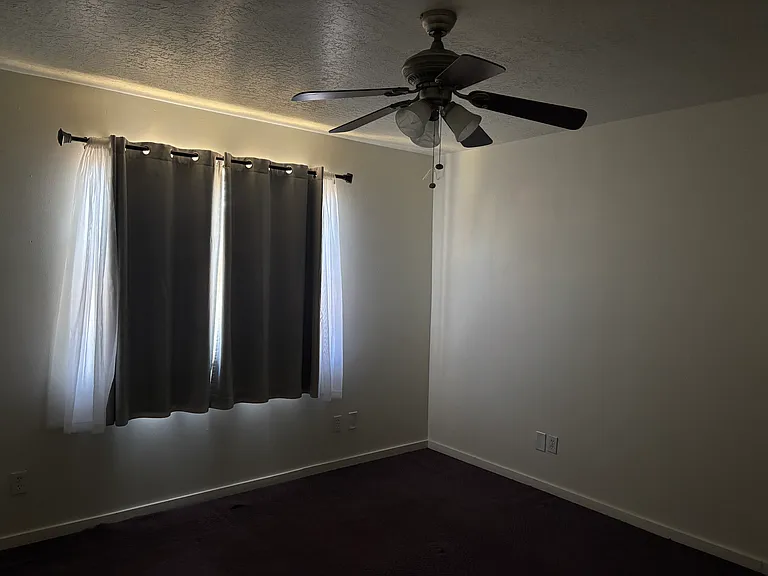 Los Arboles Ave NW — Photo 4