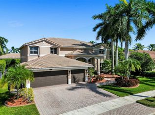 1631 Victoria Pointe Cir, Weston, FL 33327