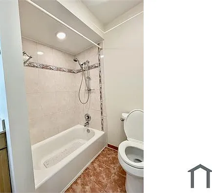 16W520 Lake Dr #207 — Photo 10