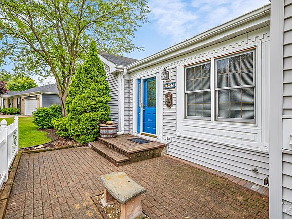 2nd image of 905 N Oakwood Dr