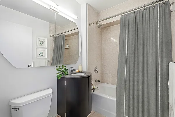 Rented by Greystar | media 30