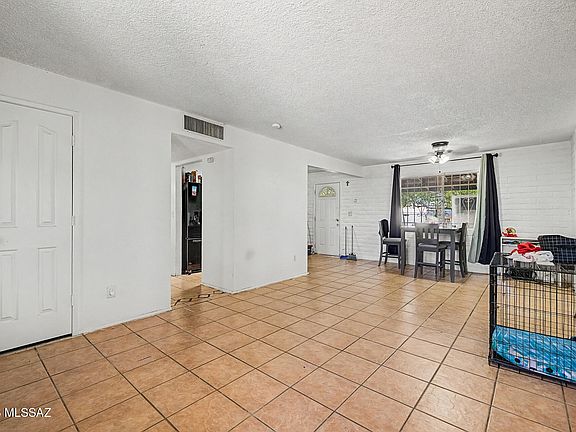 5th image of 3249 S Capri Cir