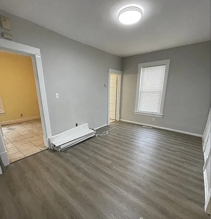Building Photo - 2211 Queen Ave N #1