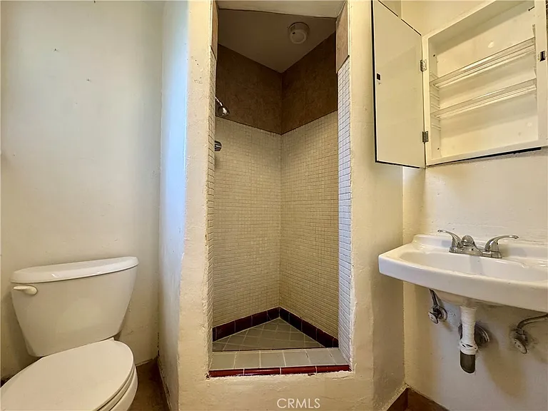 11427 1/4 Garvey Ave — Photo 5