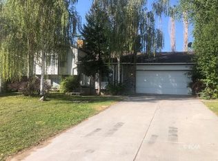 2207 N Hollow Dr, Elko, NV 89801