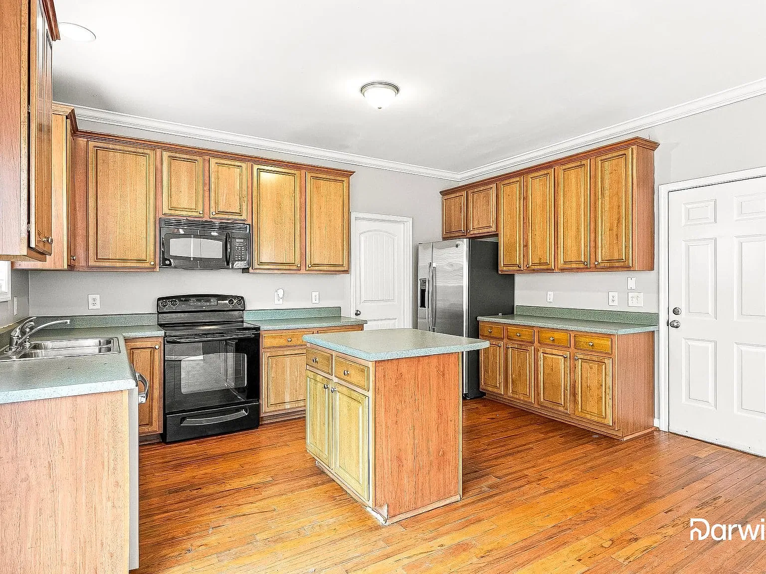 4 bed, 2.5 bath, 2266 sqft, $2,070 — Photo 3
