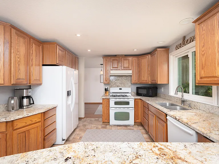 8442 Hawksridge Dr SE — Photo 12