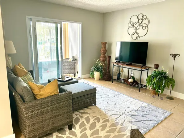 184 117th Ave APT 5, Treasure Island, FL 33706