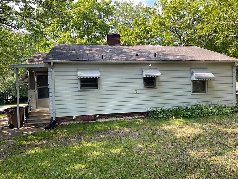 811 W Elm St — Photo 27