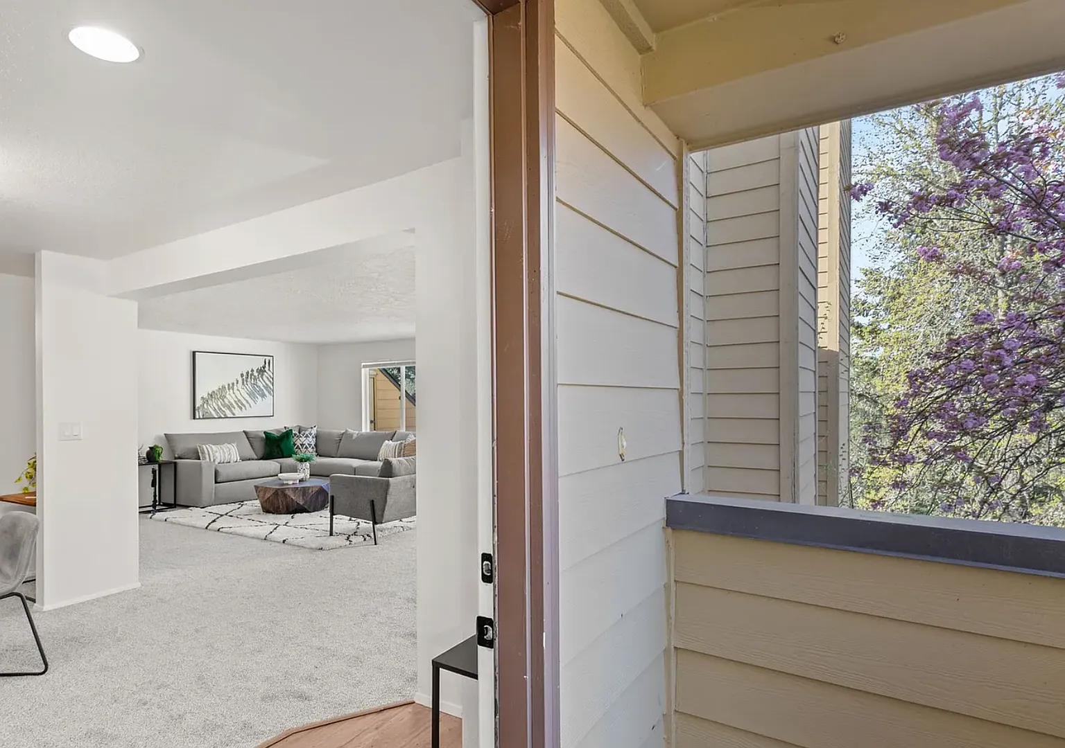 Adorable 2 bed, 2 bath Condo with Garage and Massive Deck in Salmon Creek! Apply Now! — Photo 3