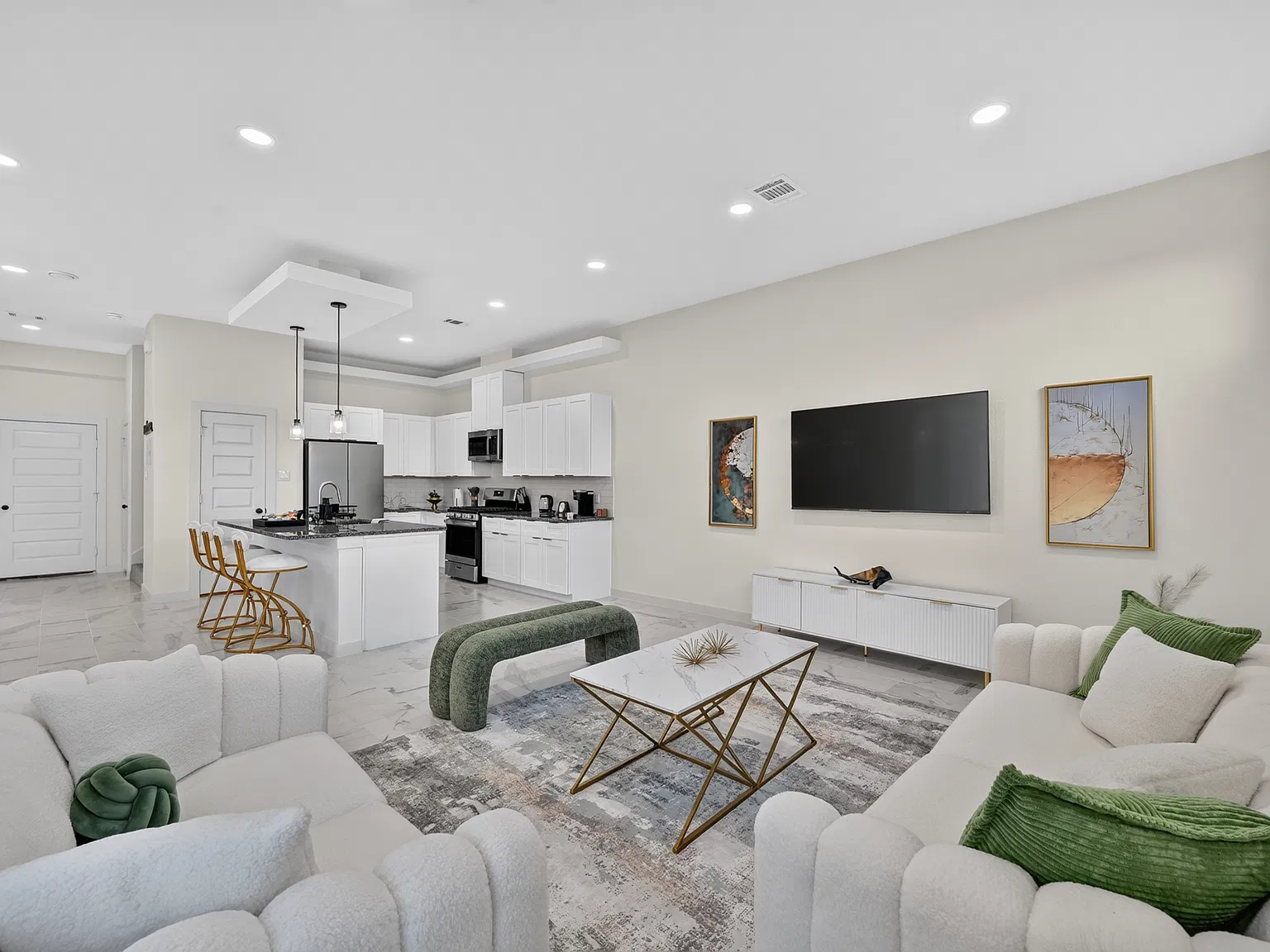 3 bed, 2.5 bath, 2100 sqft, $5,750 — Photo 1