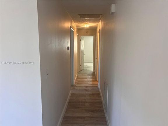 4th image of 820 SE 12th Ct #1