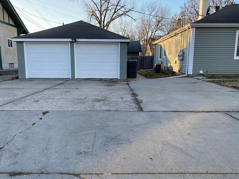 Garage/off street parking