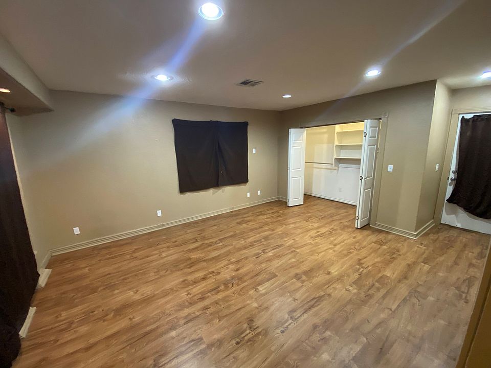 1st image of 1003 E Hanna Ave