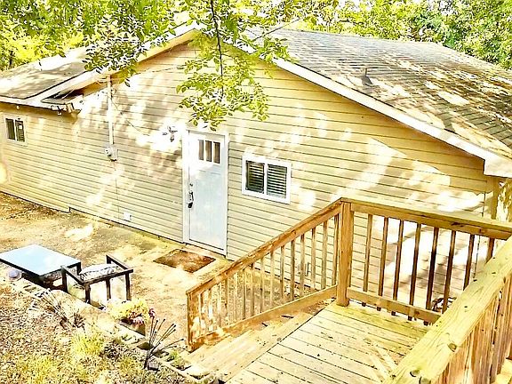 2nd image of 802 Dogwood Ln