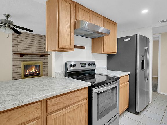 3rd image of 1950 Camelot Dr #1