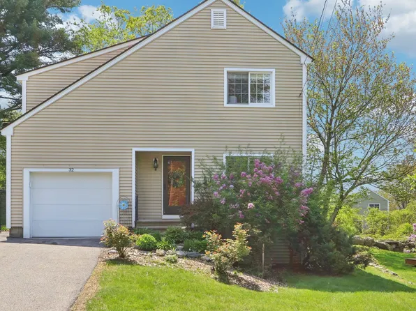 32 Doggett Lane, Nashua, NH 03064