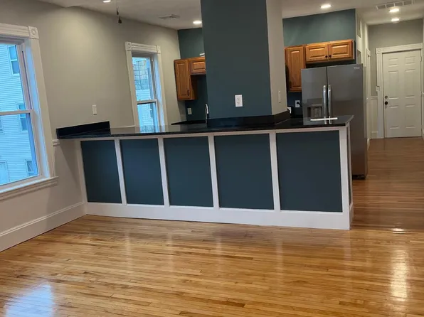 120 Belmont St #3, Worcester, MA 01605