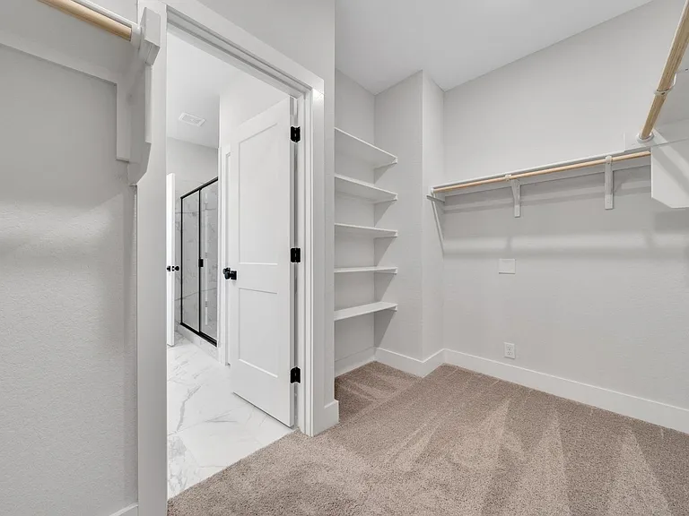 13615 Giovannis Gdn — Photo 31