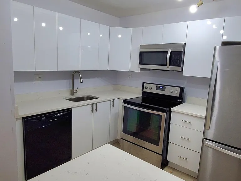 721 N Pine Island Rd #103 — Photo 9