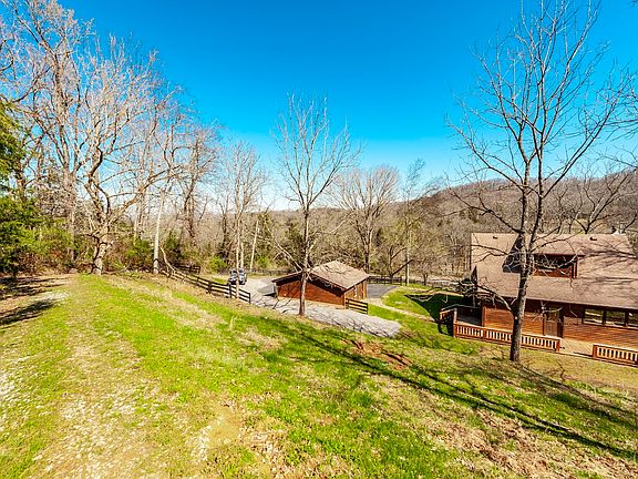 17th image of 655 Cummings Ln