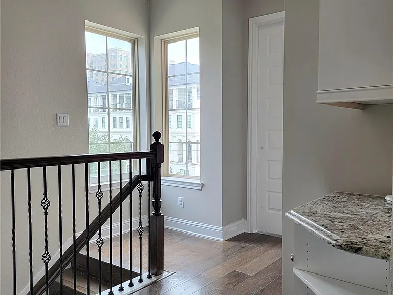 1702 Calumet St — Photo 39