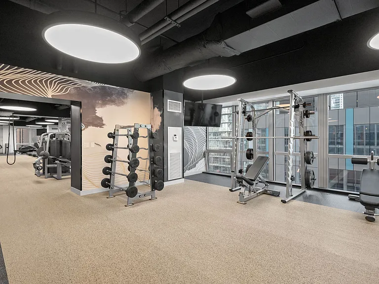 Weight training equipment in the Fitness Center at Shoreham and Tides in Chicago, IL