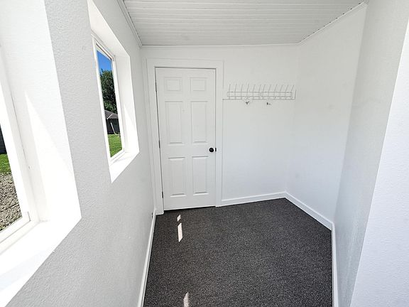 5th image of 825 Jackson St