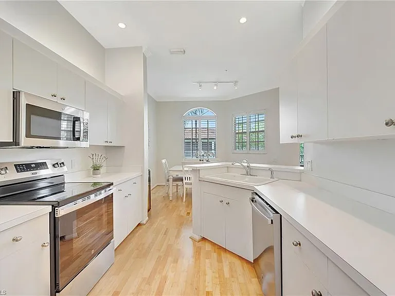 400 Lambiance Cir #204 — Photo 8