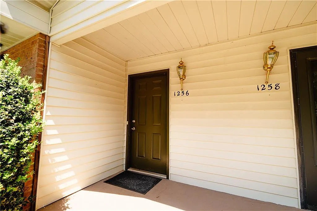 2 bed, 2.0 bath, 1739 sqft, $2,500 — Photo 2
