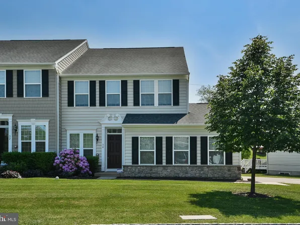 34 Hawkswell Cir, Oreland, PA 19075