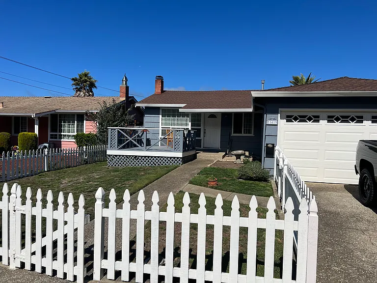 1419 Flores Dr — Photo 1