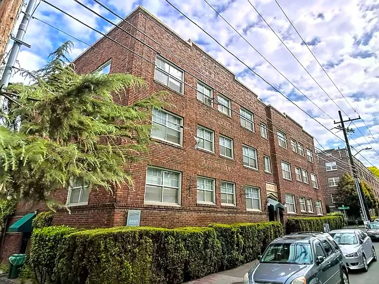 Belmont Apartments — Photo 18