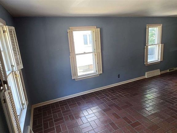 5th image of 1111 Gordon Rd