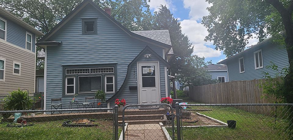 1st image of 2942 Oliver Ave N