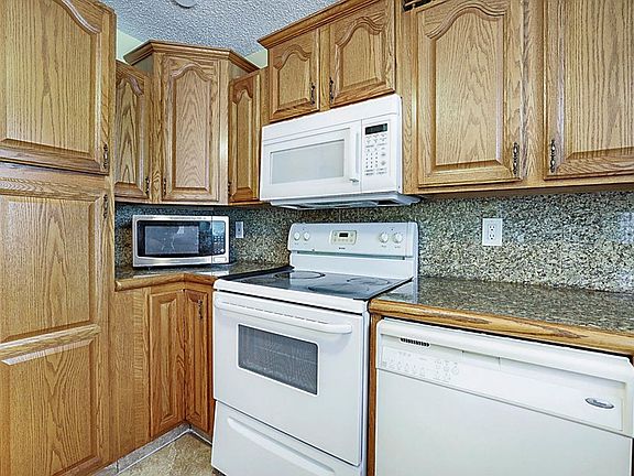 4th image of 2346 Caroma Ln