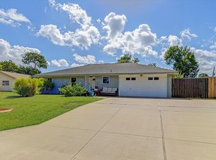 203 Hickory St, Lake Jackson, TX 77566