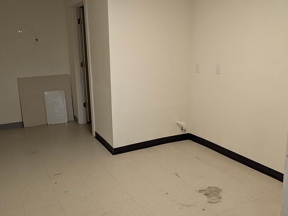 2nd image of 502 Hilltop Dr